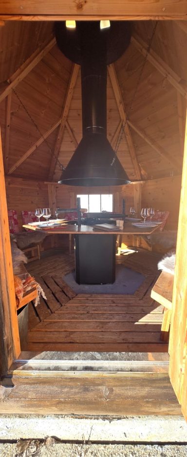 L'intérieur chaleureuse d'un chalet