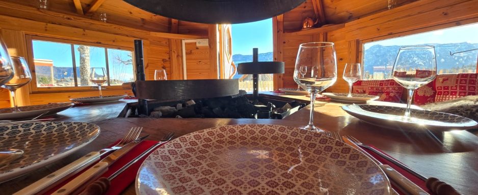 La table et la vue d'un chalet