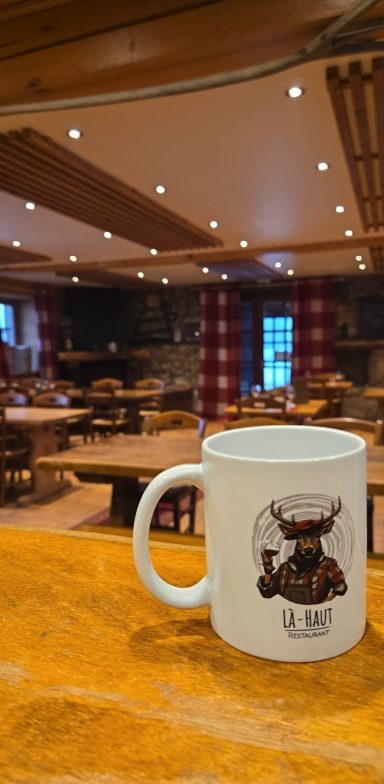 Le mug du restaurant avec son logo